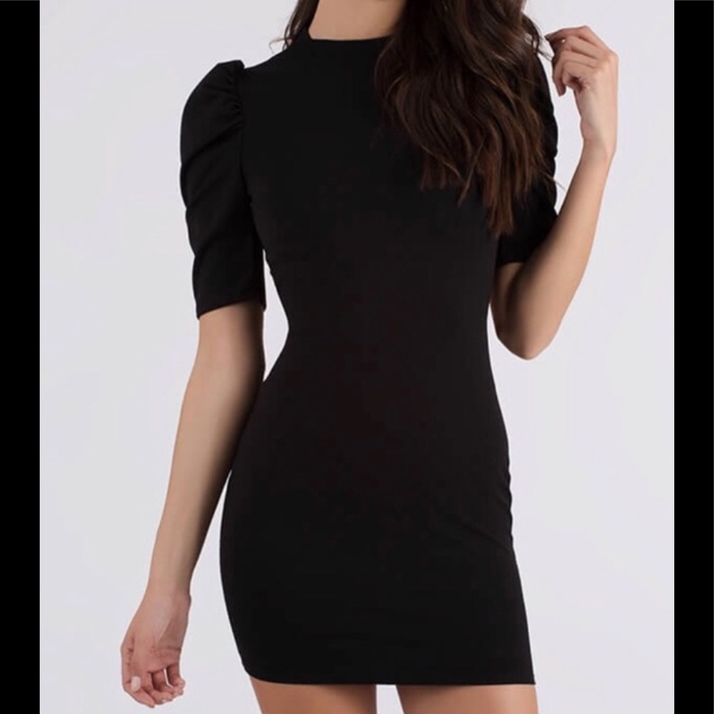 Black Open Back Puff Sleeve Dress🌟